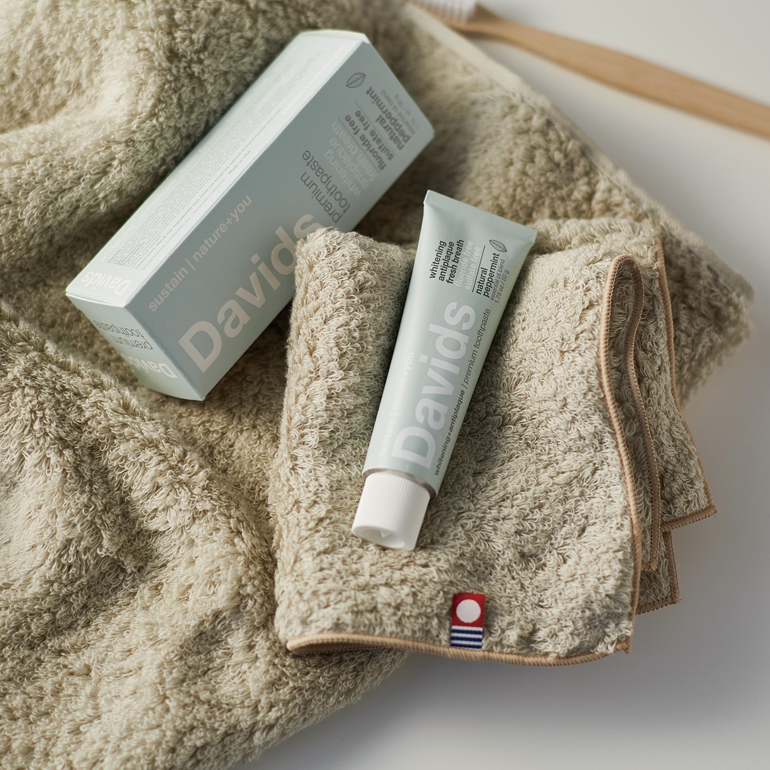 デイヴィッズ ホワイトニングトゥースペースト・ハンカチセット